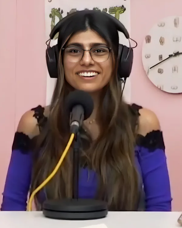Mia Khalifa, fotografiada por Hey B*tch! Highlights